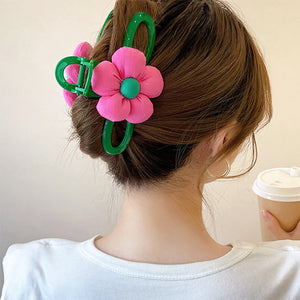 Daisy Puffer Hair Claw